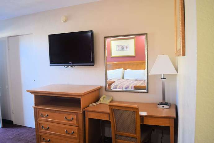 Imagen de la habitación del Hotel Western Inn and Suites. Foto 14