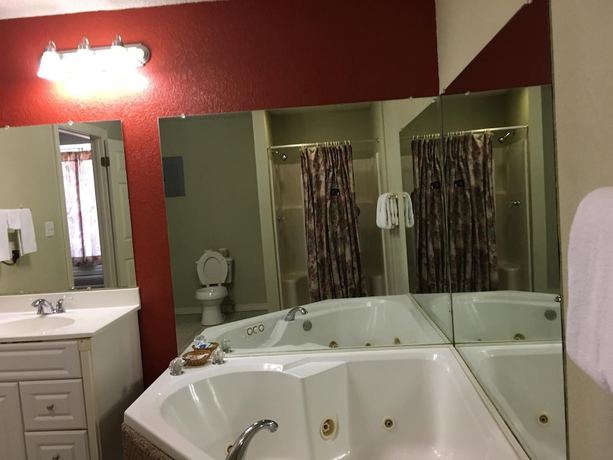 Imagen de la habitación del Hotel Western Plaza Inn. Foto 6