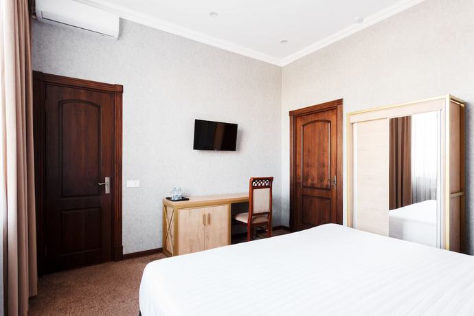 Imagen de la habitación del Hotel Western Suites. Foto 7