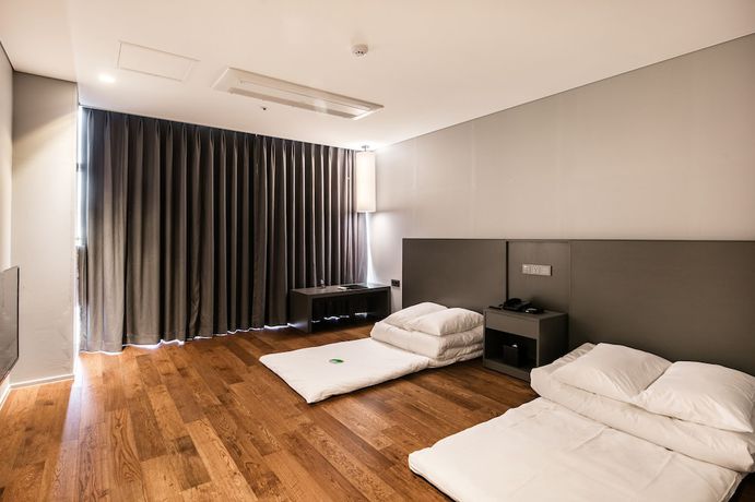 Imagen de la habitación del Hotel Westernlife. Foto 3