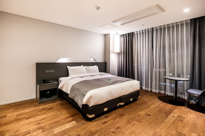 Imagen de la habitación del Hotel Westernlife. Foto 8