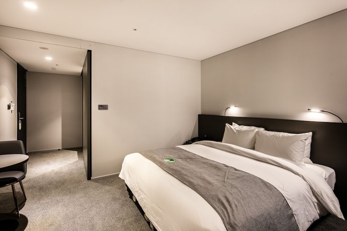 Imagen de la habitación del Hotel Westernlife. Foto 10