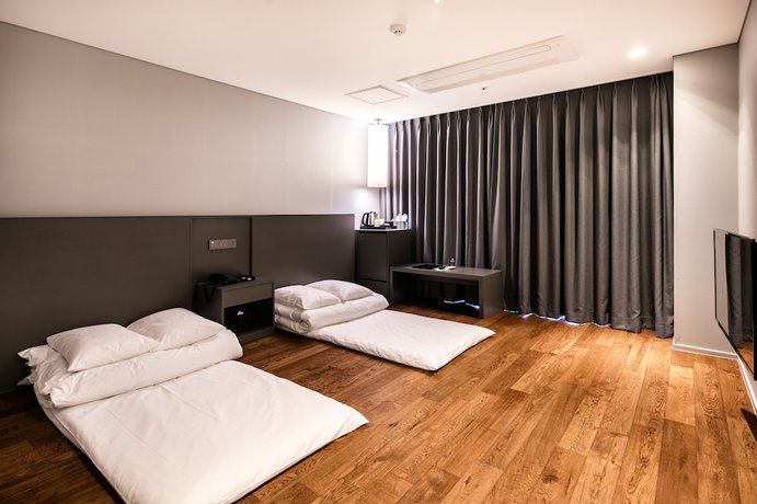 Imagen de la habitación del Hotel Westernlife. Foto 15