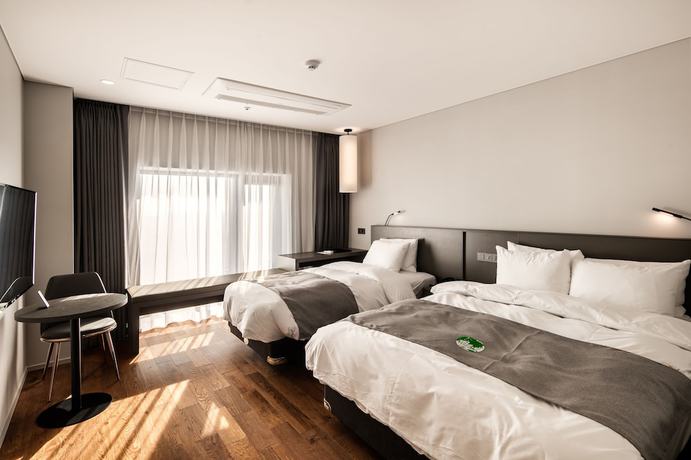 Imagen de la habitación del Hotel Westernlife. Foto 16