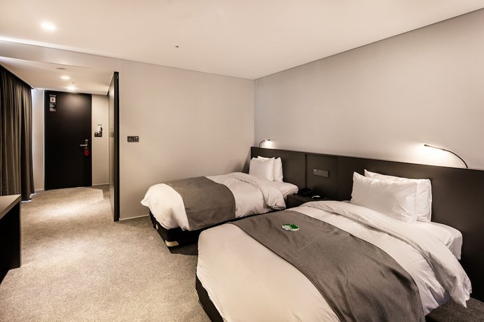 Imagen de la habitación del Hotel Westernlife. Foto 17