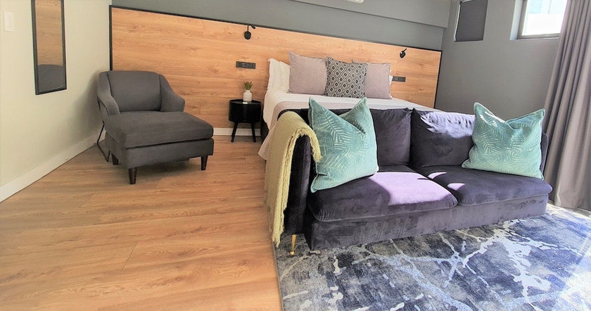 Imagen de la habitación del Hotel Westford Suites. Foto 7