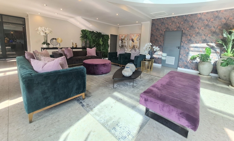 Imagen de los interiores del Hotel Westford Suites. Foto 16