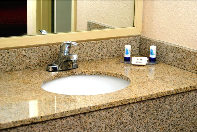 Imagen de la habitación del Hotel Westgate Inn And Suites. Foto 12