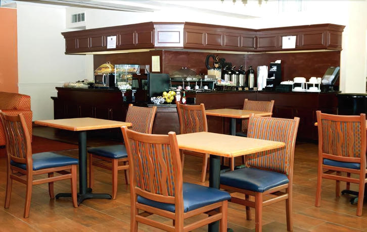 Imagen del bar/restaurante del Hotel Westgate Inn And Suites. Foto 4