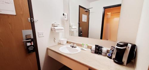 Imagen general del Hotel Westlake Inn Strathmore. Foto 2