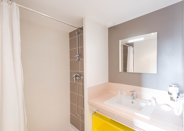 Imagen de la habitación del Hotel Westlodge Dardilly Lyon Nord. Foto 4