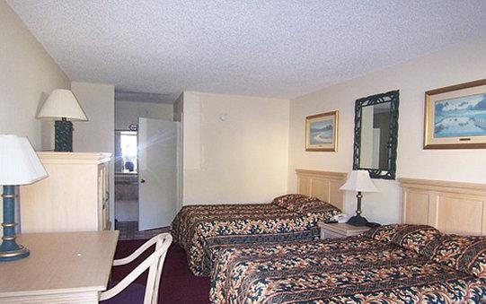 Imagen de la habitación del Hotel Westmont Inn & Suites. Foto 7