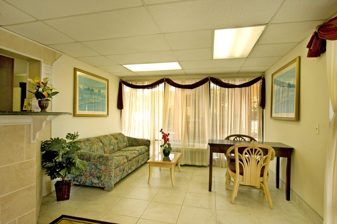 Imagen de los interiores del Hotel Westmont Inn & Suites. Foto 12