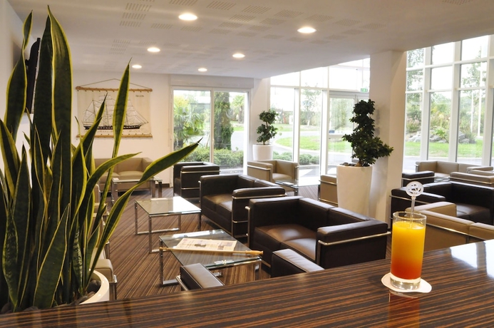 Imagen del bar/restaurante del Hotel Westotel Life Appart'hotels Carquefou. Foto 1