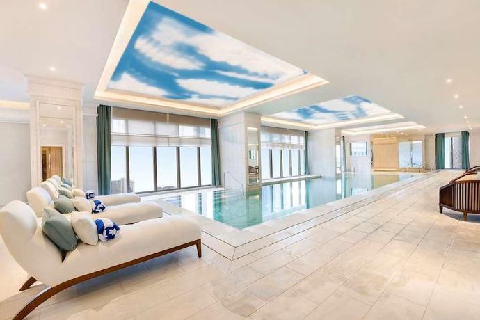 Imagen de la piscina del Hotel Westpac and Suites - Westbay Doha. Foto 14