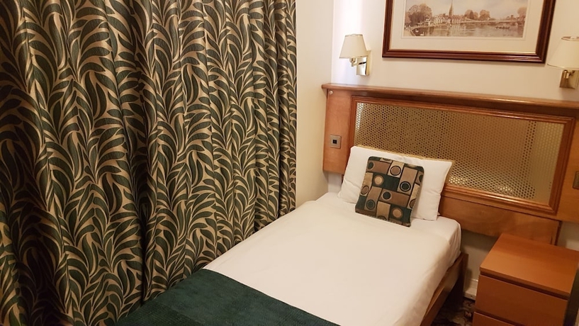 Imagen de la habitación del Hotel Westpoint. Foto 16