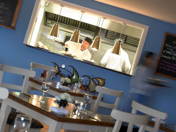 Imagen del bar/restaurante del Hotel Westport Coast. Foto 3