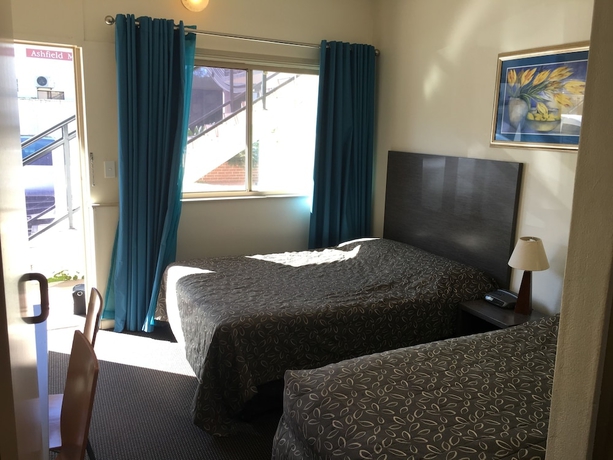 Imagen de la habitación del Hotel Westside Motor Inn. Foto 11