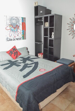 Imagen de la habitación del Hotel Westside Studio Apartments. Foto 20