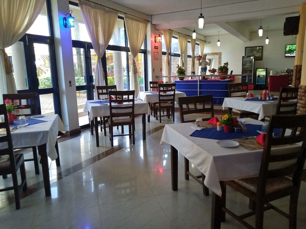 Imagen del bar/restaurante del Hotel Westwind Meru. Foto 2