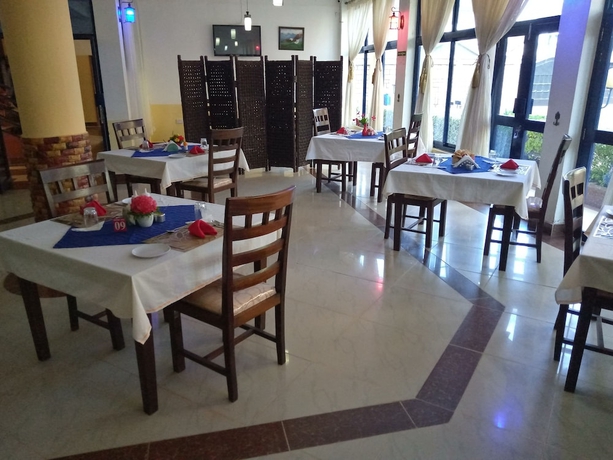 Imagen del bar/restaurante del Hotel Westwind Meru. Foto 3