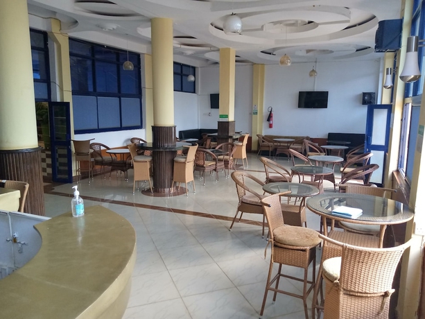 Imagen del bar/restaurante del Hotel Westwind Meru. Foto 6