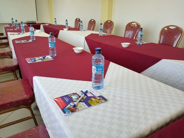 Imagen de los interiores del Hotel Westwind Meru. Foto 18