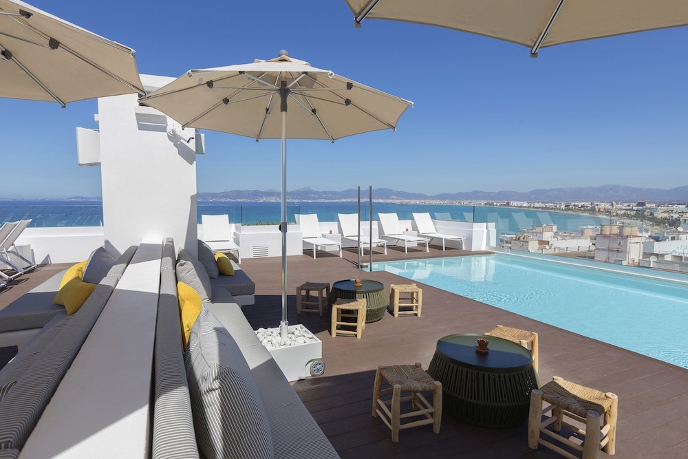 Imagen de la piscina del Hotel Whala!fun. Foto 18