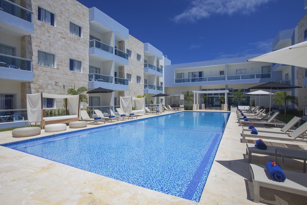 Imagen de la piscina del Hotel Whala!urban Punta Cana. Foto 18