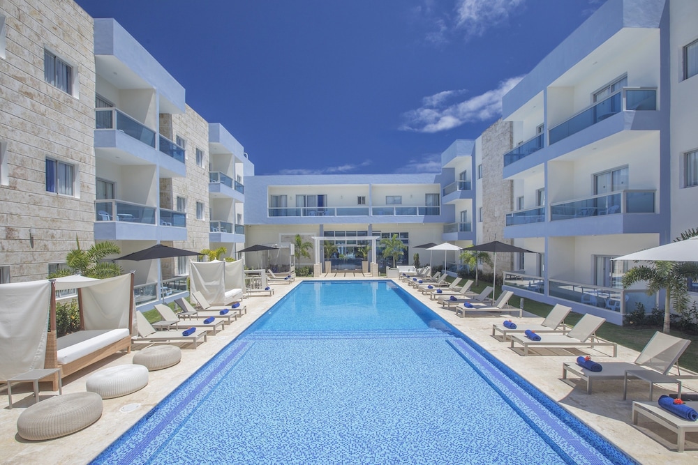 Imagen de la piscina del Hotel Whala!urban Punta Cana. Foto 19