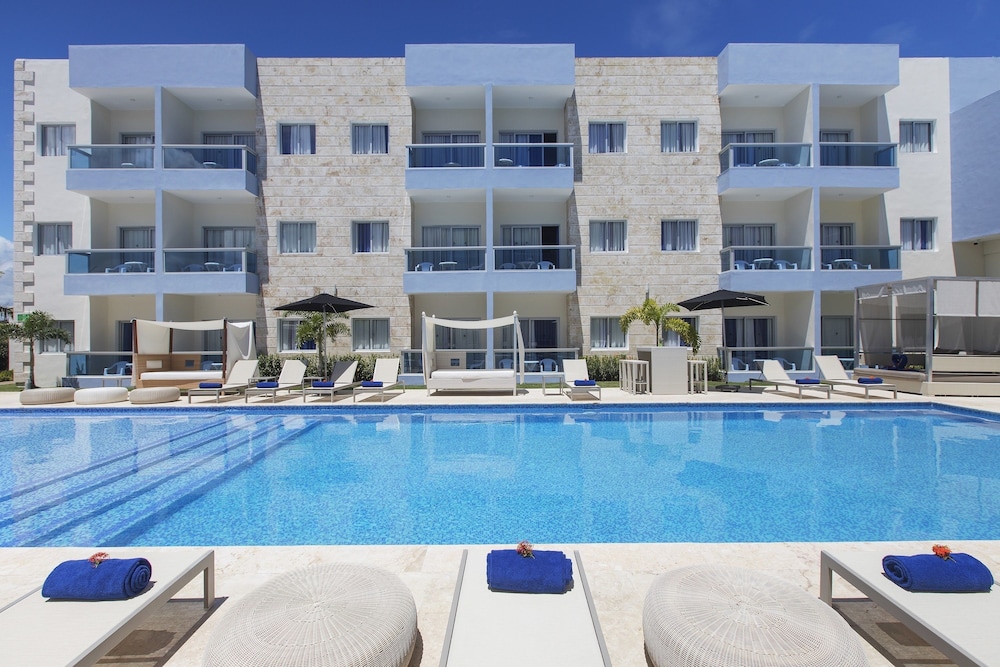 Imagen de la piscina del Hotel Whala!urban Punta Cana. Foto 20