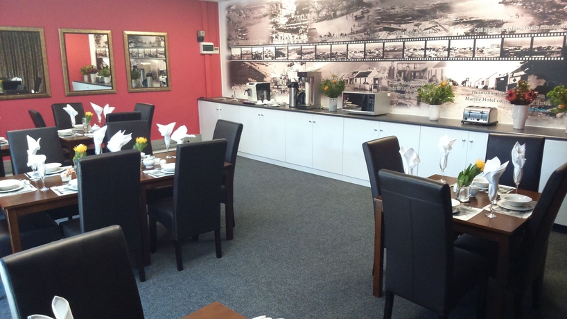 Imagen del bar/restaurante del Hotel Whale Coast All Suite. Foto 4