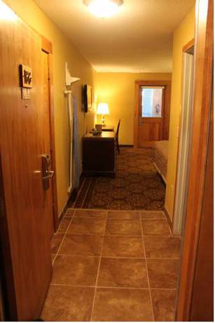 Imagen de la habitación del Hotel Whaler Inn and Suites. Foto 4