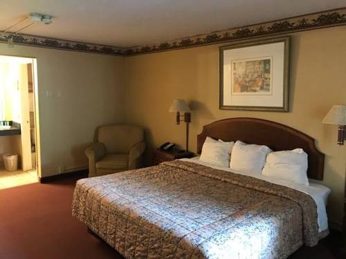 Imagen de la habitación del Hotel Whaler Inn and Suites. Foto 6