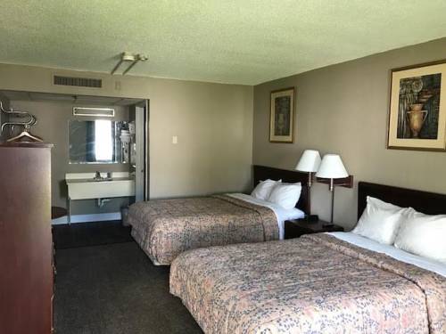 Imagen de la habitación del Hotel Whaler Inn and Suites. Foto 7