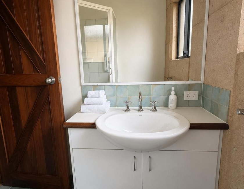 Imagen general del Hotel Whalers Cove Villas. Foto 13