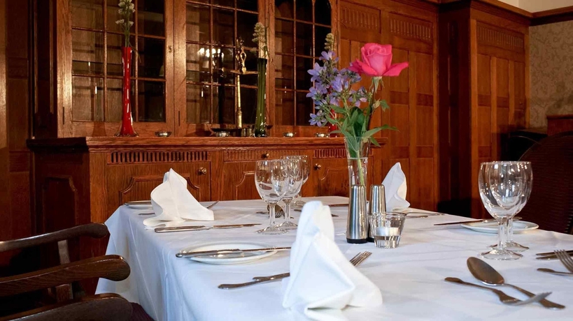 Imagen del bar/restaurante del Hotel Whately Hall. Foto 5