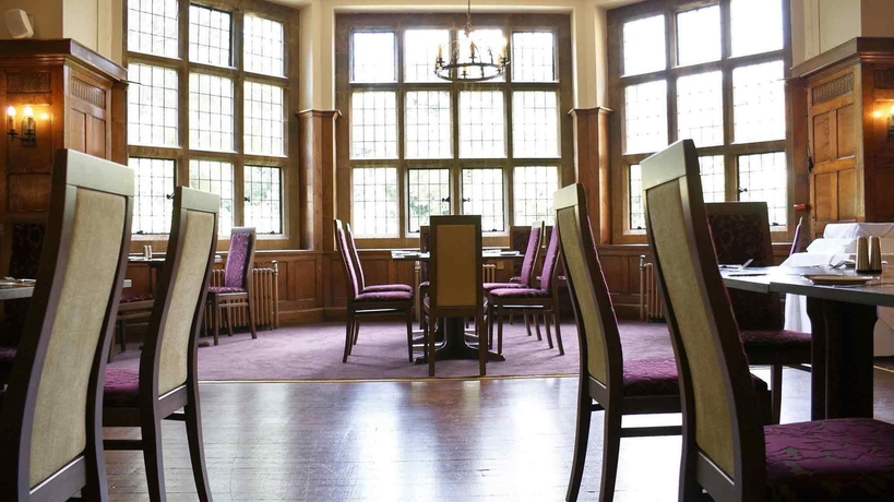 Imagen del bar/restaurante del Hotel Whately Hall. Foto 7