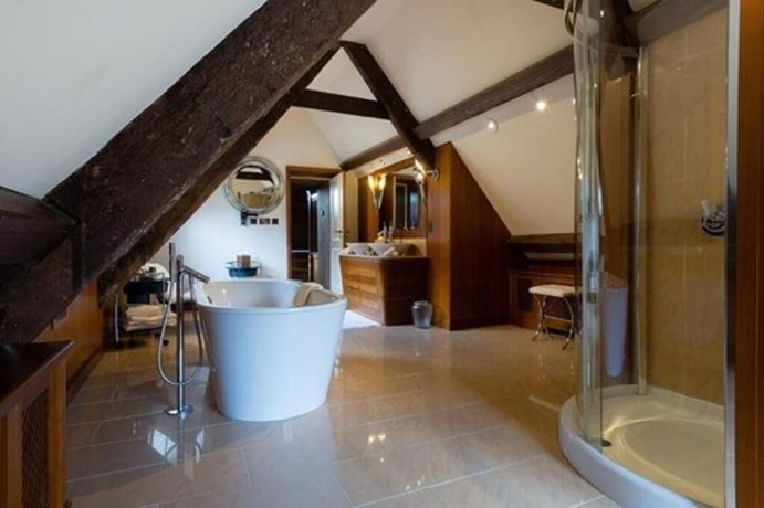 Imagen general del Hotel Whatley Manor. Foto 2