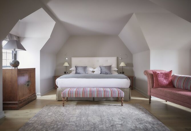 Imagen de la habitación del Hotel Whatley Manor. Foto 19