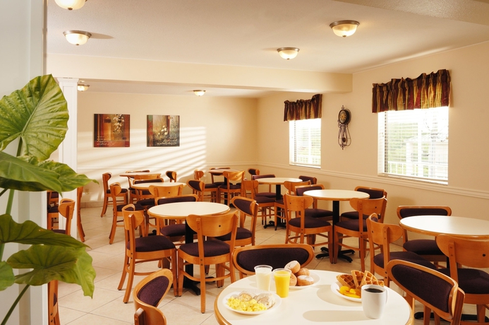 Imagen del bar/restaurante del Hotel Whispering Hills Inn. Foto 3