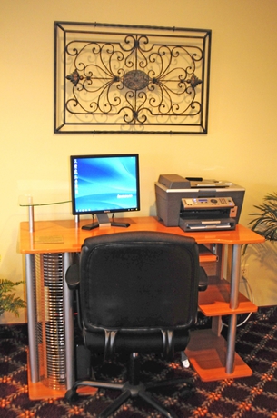 Imagen de los interiores del Hotel Whispering Hills Inn. Foto 10