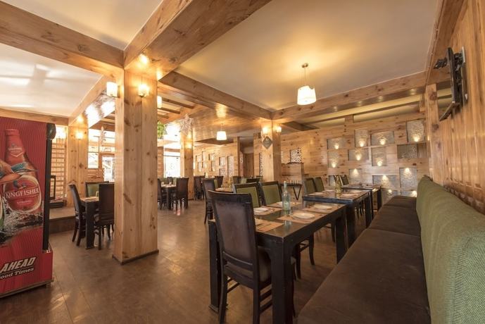 Imagen del bar/restaurante del Hotel Whispering Inn by Vivaan. Foto 4