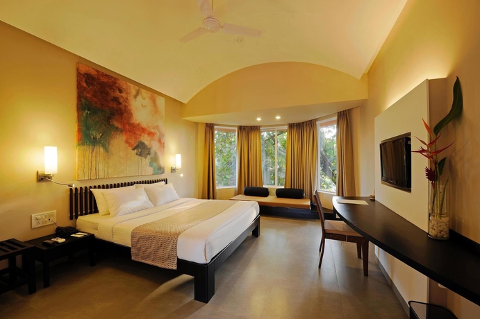 Imagen de los exteriores del Hotel Whispering Palms Beach Resort. Foto 10