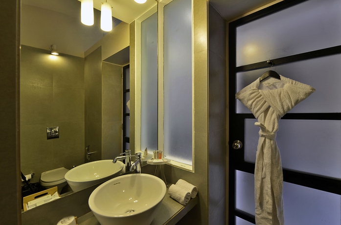 Imagen de la habitación del Hotel Whispering Palms Beach Resort. Foto 9