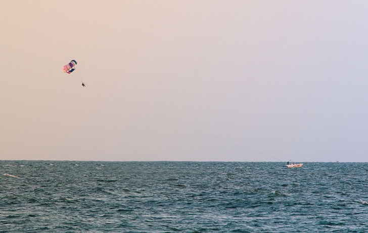 Imagen de los exteriores del Hotel Whispering Palms Beach Resort. Foto 12