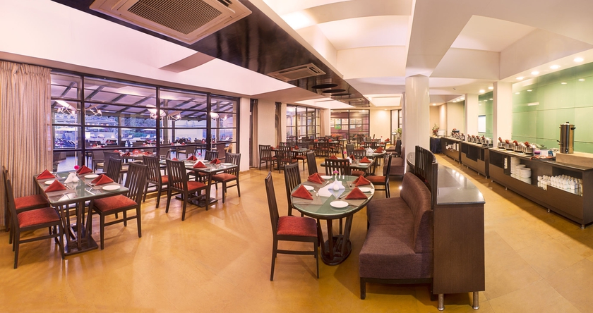 Imagen del bar/restaurante del Hotel Whispering Palms Beach Resort. Foto 6