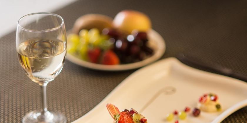 Imagen del bar/restaurante del Hotel Whispering Palms Beach Resort. Foto 7