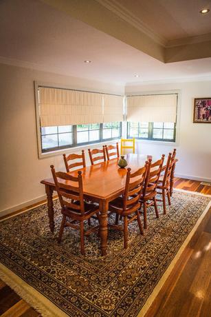 Imagen del bar/restaurante del Hotel Whispering Pines Chalet and Cottages. Foto 7