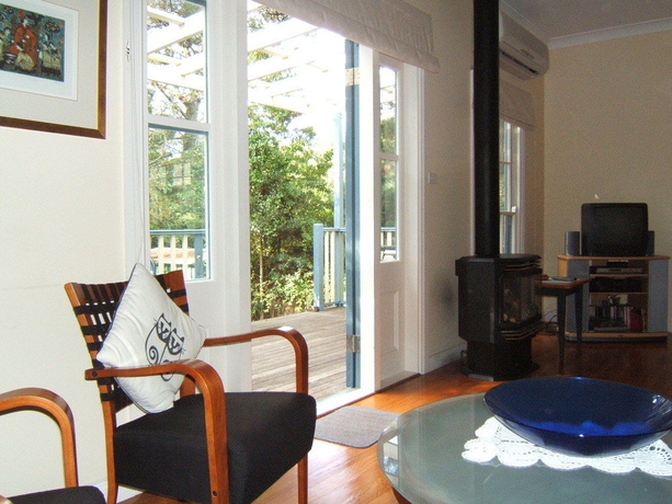 Imagen de los interiores del Hotel Whispering Pines Cottages. Foto 9